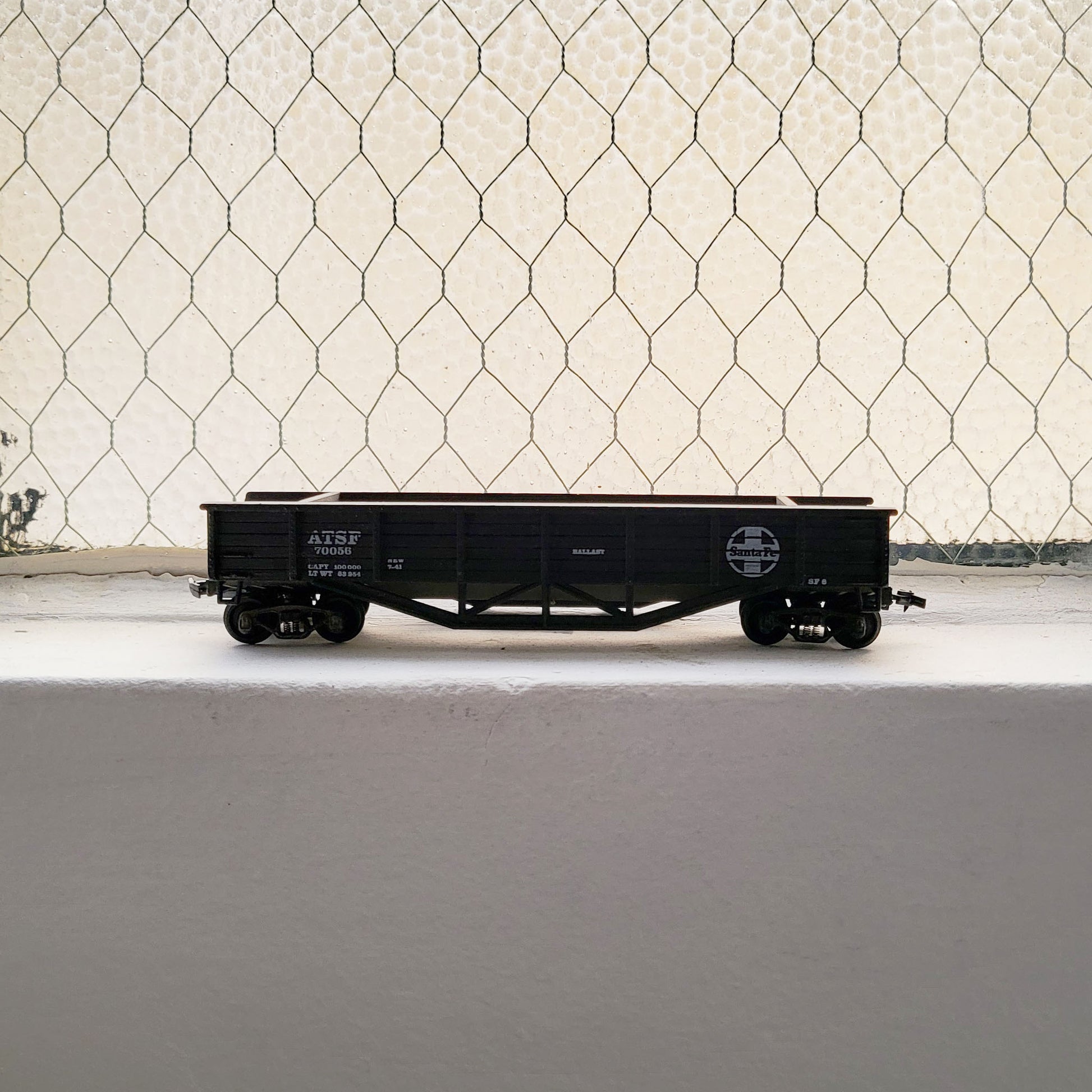 HO model toy 'Santa Fe ATSF' train open top car for graffiti writer gifts and train enthusiasts. 