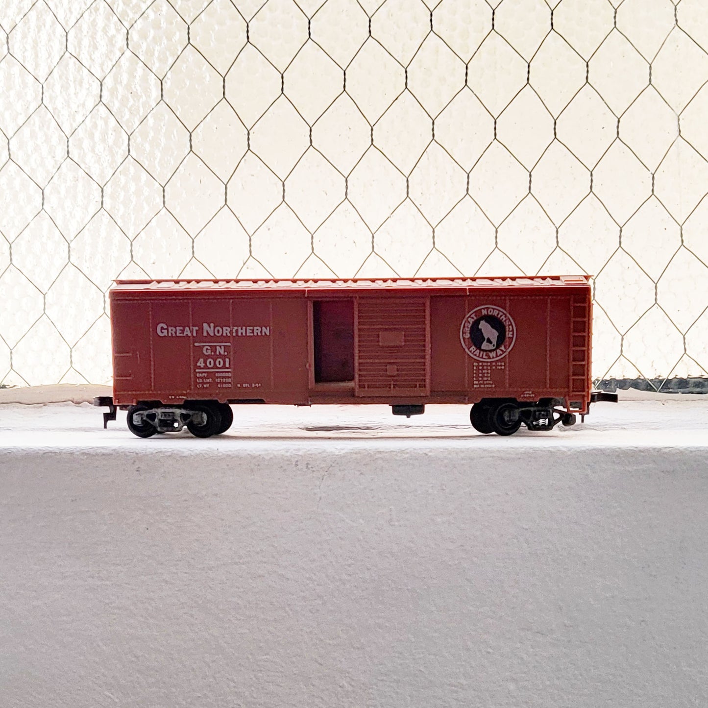 HO model toy 'Great Northern Railway' train boxcar for graffiti writer gifts and train enthusiasts. 