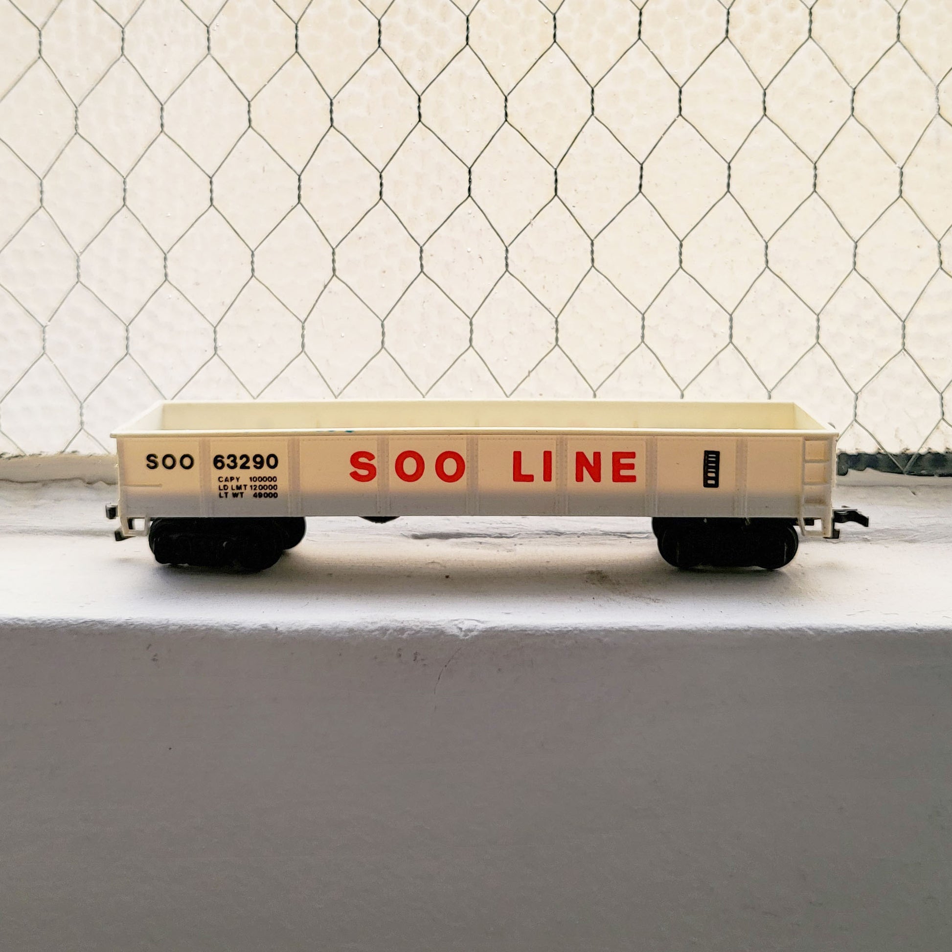 HO model toy 'Soo Line' train open top hopper for graffiti writer gifts and train enthusiasts. 