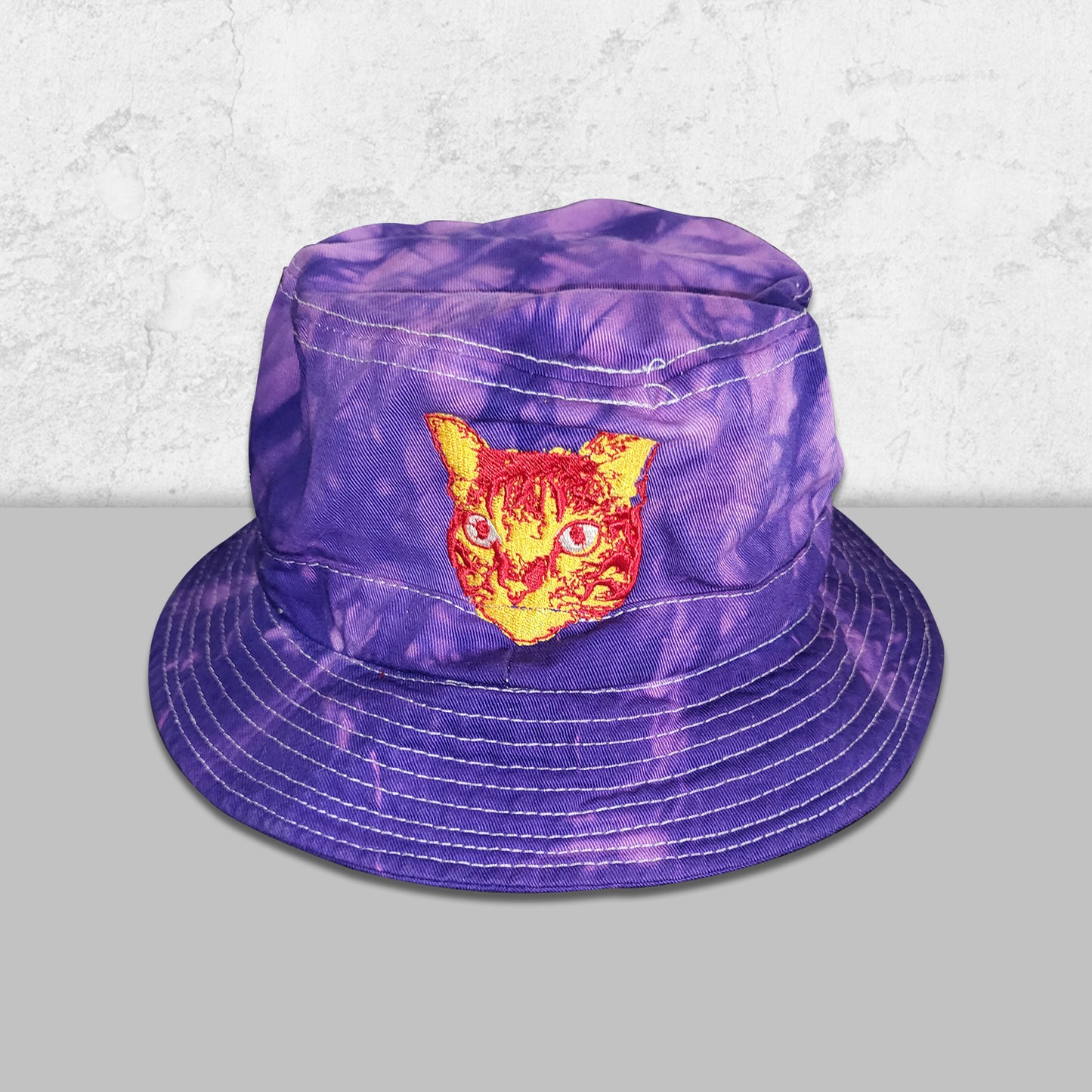 Stencil cat design tie-dye bucket hat